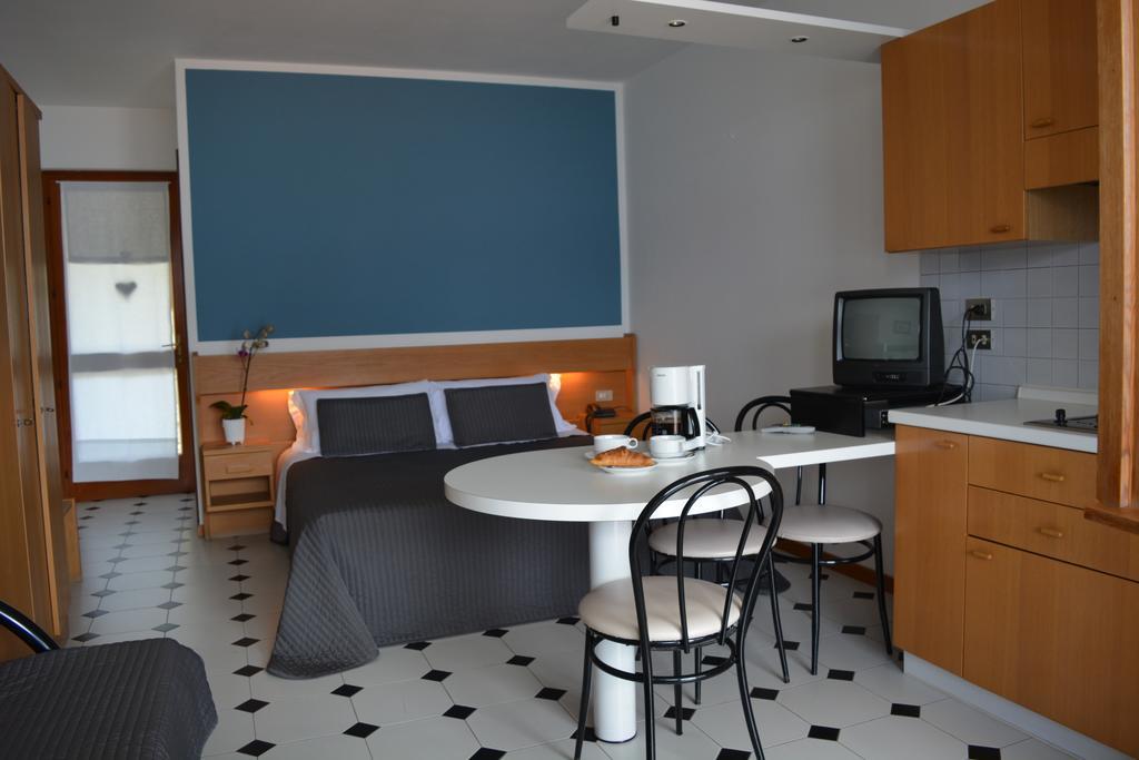 Residence San Vito Бренцоне-суль-Гарда Экстерьер фото