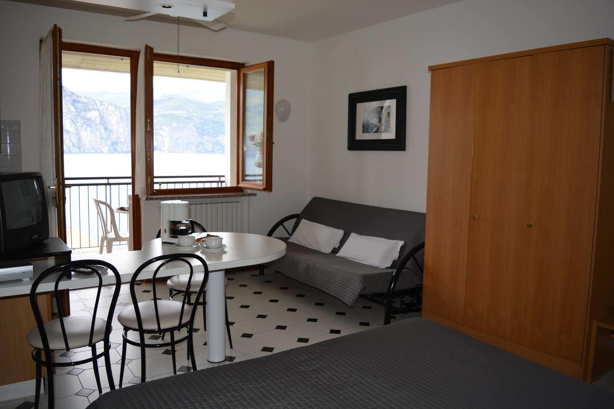 Residence San Vito Бренцоне-суль-Гарда Экстерьер фото