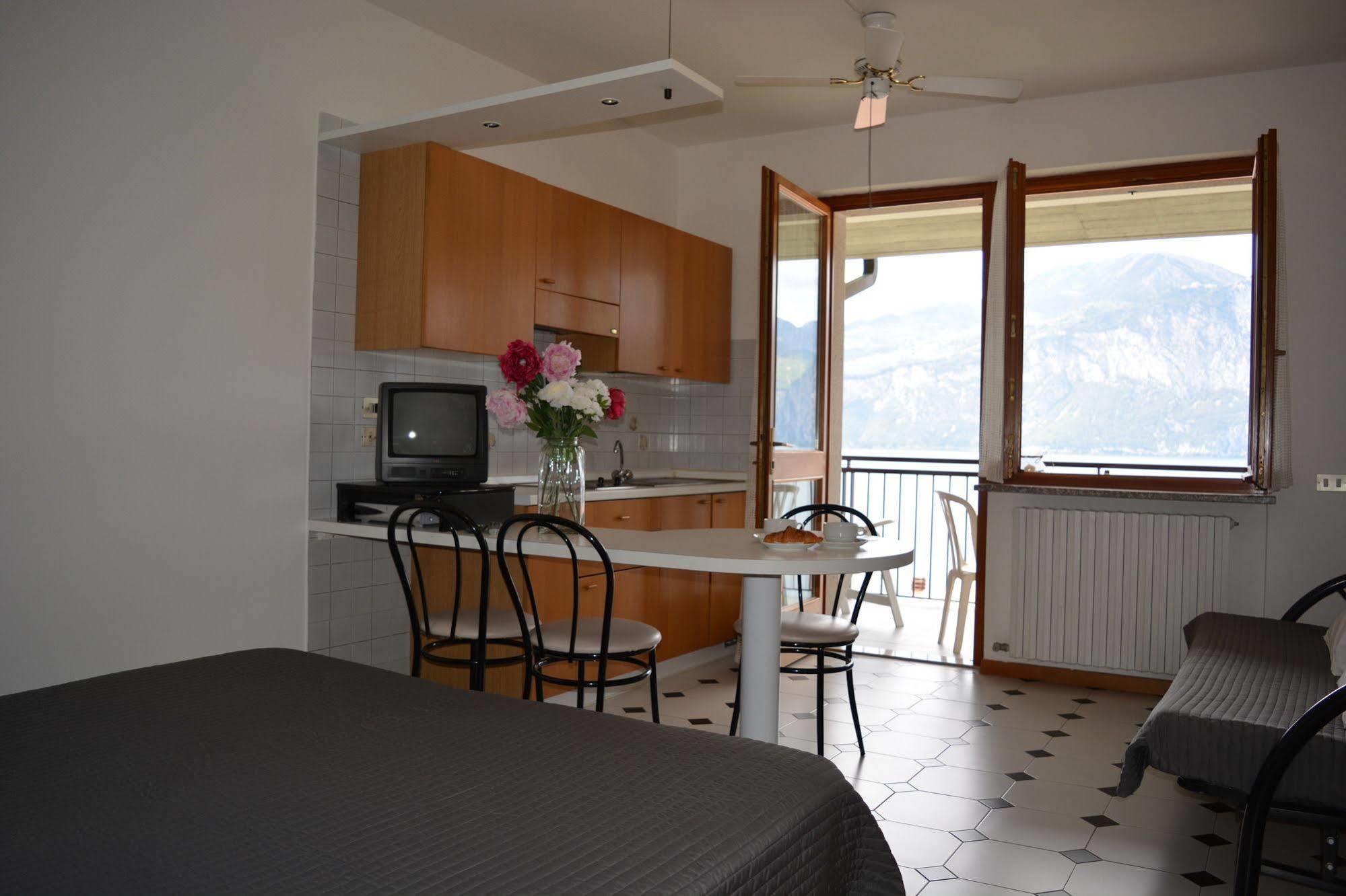 Residence San Vito Бренцоне-суль-Гарда Экстерьер фото